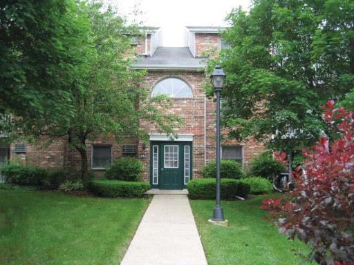 4402 Shamrock Ln. #2B, Mchenry, IL 60050
