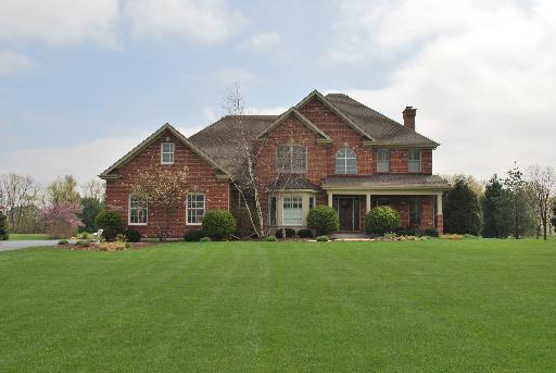 39W335 Cambridge Ct., St. Charles, IL 60175