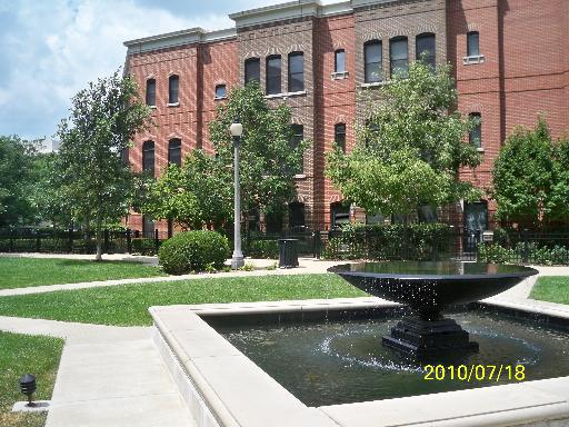916 W College Pkwy., Chicago, IL 60608