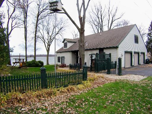1111 W Northeast Shore Dr., Mchenry, IL 60051