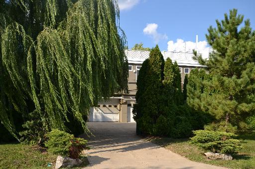 8650 W Davis St., Des Plaines, IL 60016