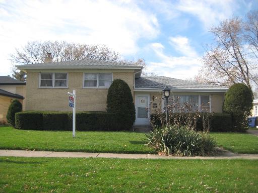 2210 Ash St., Des Plaines, IL 60018