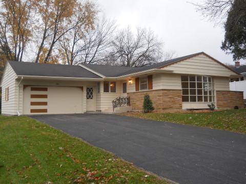 2007 Whitehall Rd., Rockford, IL 61107