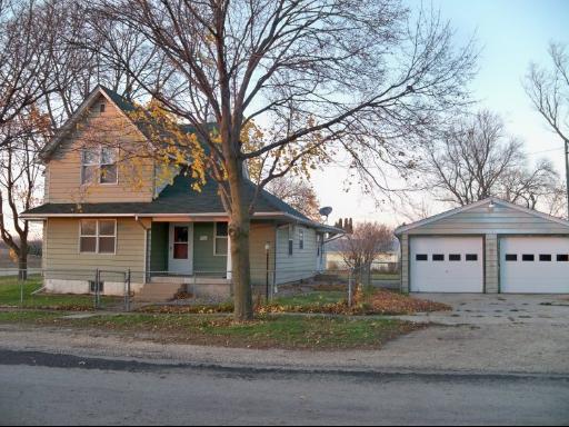 111 Oak St., Holcomb, IL 61043
