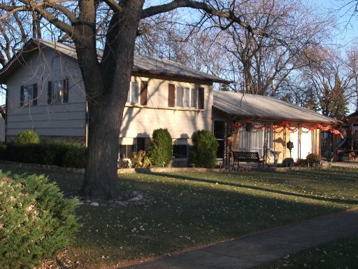 565 Aberdeen St., Hoffman Estates, IL 60169
