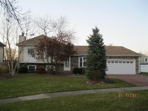403 Woodhollow Ln., Bartlett, IL 60103