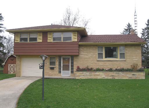 921 Birchwood Dr., Sycamore, IL 60178