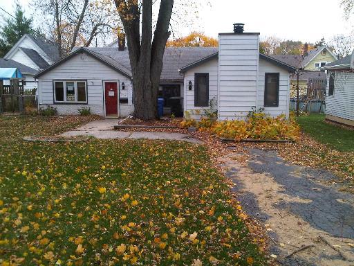 307 N Grove St., Carpentersville, IL 60110