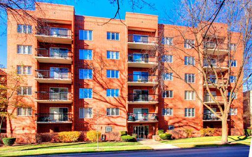 820 Graceland Ave. #301, Des Plaines, IL 60016