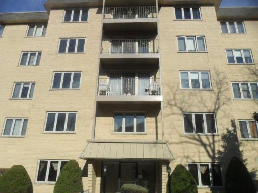 1436 E Thacker St. #406, Des Plaines, IL 60016