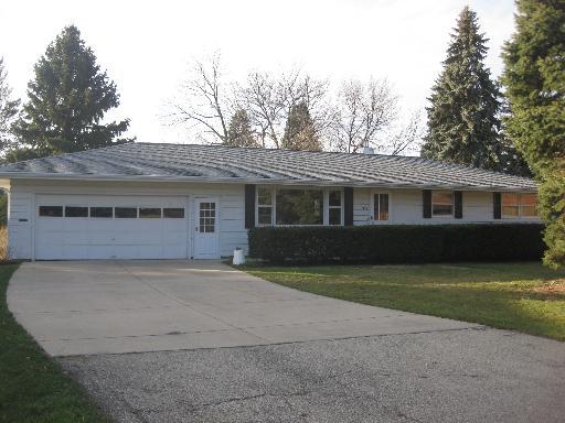 927 Birchwood Dr., Sycamore, IL 60178