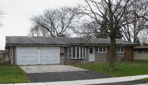 206 Sharon Ln., North Aurora, IL 60542