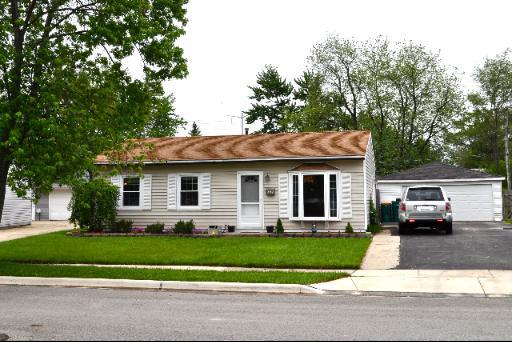 303 Kent Ave., Romeoville, IL 60446