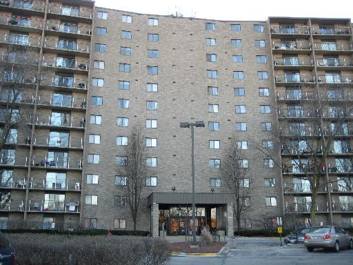 6340 Americana Dr. #613, Willowbrook, IL 60527