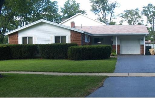 590 Maywood Ln., Hoffman Estates, IL 60169