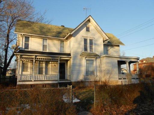 927 S 6th St., Rockford, IL 61104