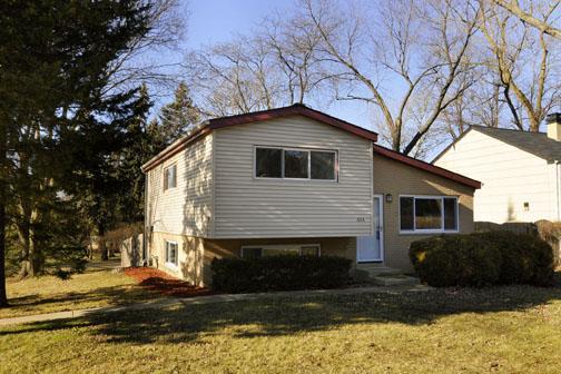 404 Lawrence Ave., Glen Ellyn, IL 60137