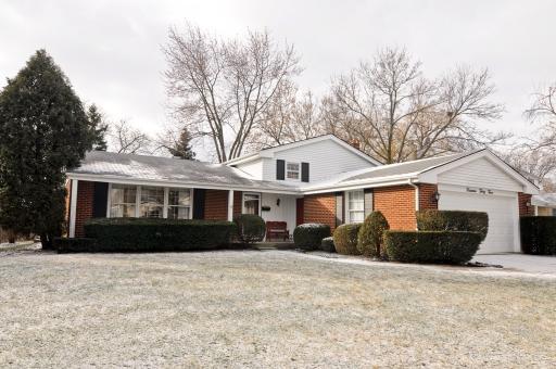 1433 E Fleming Dr., Arlington Heights, IL 60004