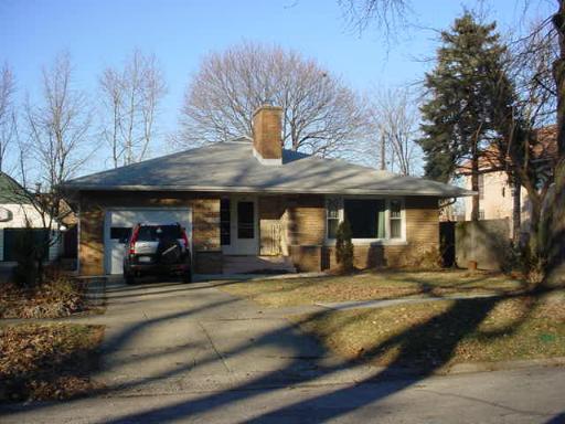 215 Lawndale Ave., Aurora, IL 60506
