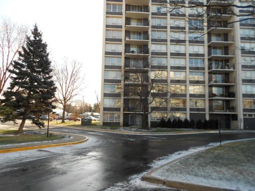 8801 W Golf Rd. #11A, Niles, IL 60714