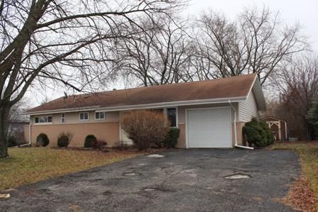 105 Des Plaines Ln., Hoffman Estates, IL 60169