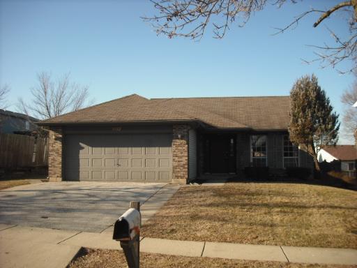 692 Packard Dr., Elgin, IL 60120