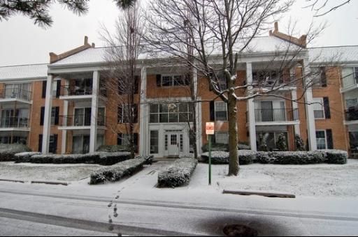 5500 Carriage Way #202, Rolling Meadows, IL 60008