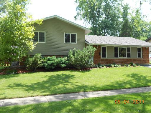 665 Flagstaff Ln., Hoffman Estates, IL 60169