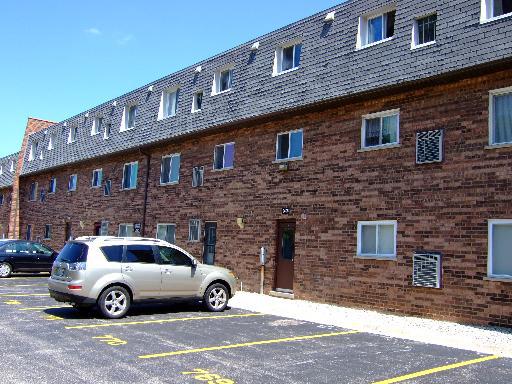 9365 Bay Colony Dr. #2N, Des Plaines, IL 60016