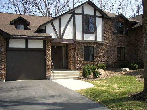 11231 Cottonwood Dr. #32B, Palos Hills, IL 60465