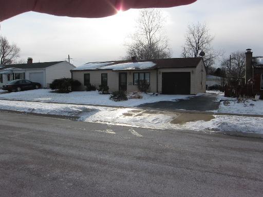 1002 Manor Dr., Streamwood, IL 60107