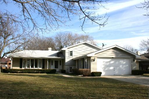 7811 Rohrer Dr., Downers Grove, IL 60516