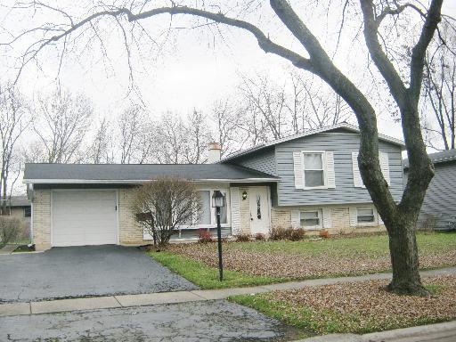 7913 Kingsbury Dr., Hanover Park, IL 60133