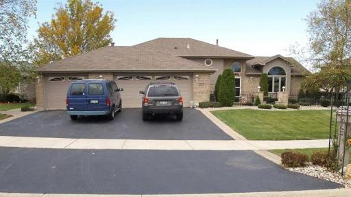 9430 Peacock Ln., Tinley Park, IL 60487