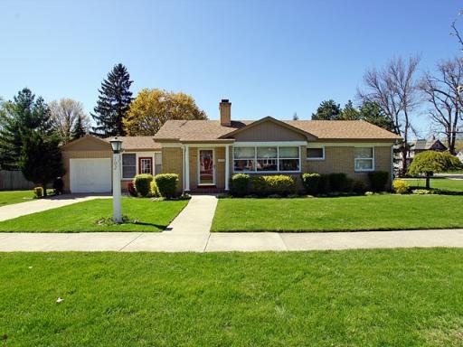 702 S Summit St., Barrington, IL 60010