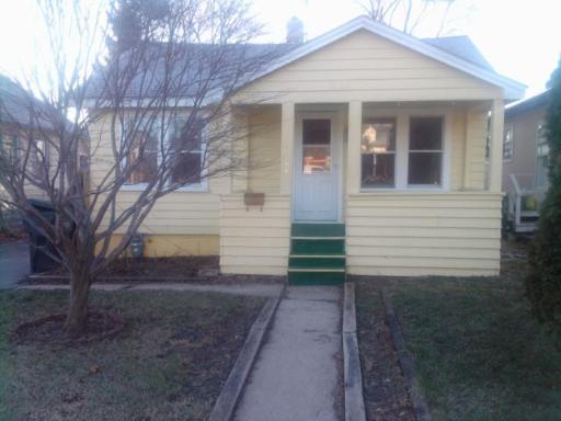 1413 Gladstone Ave., Waukegan, IL 60085