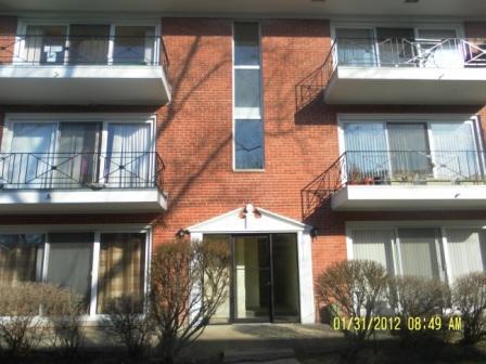10111 Old Orchard Ct. #304, Skokie, IL 60076