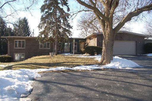 214 Sharon Dr., Sleepy Hollow, IL 60118