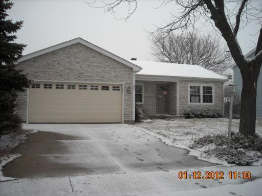 400 Wellington Dr., Streamwood, IL 60107