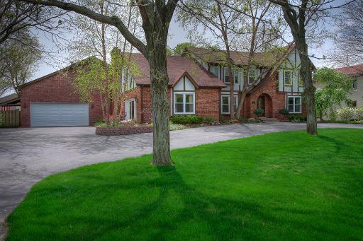 649 Millbrook Dr., Downers Grove, IL 60516