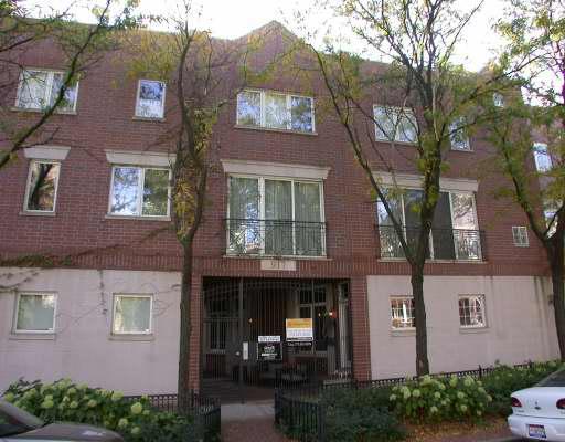 917 W Roscoe Ave. #B, Chicago, IL 60657