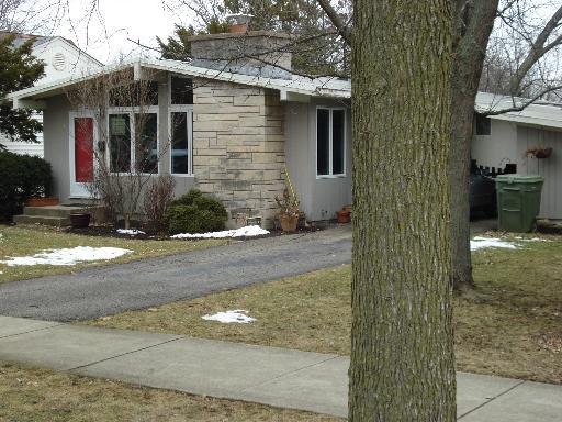 813 S Grove Ave., Barrington, IL 60010