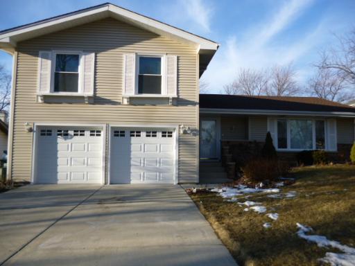 850 Hillcrest Blvd., Hoffman Estates, IL 60169