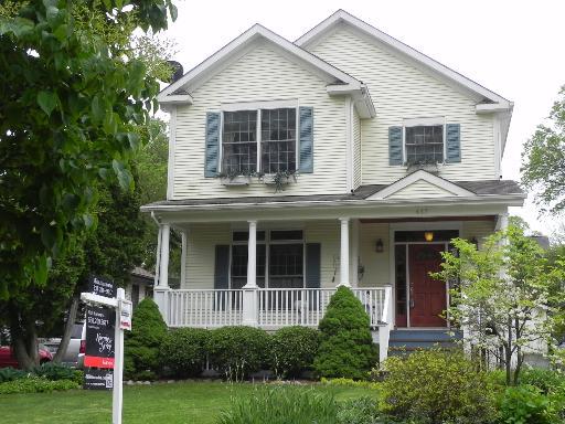 417 Hillside Ave., Glen Ellyn, IL 60137
