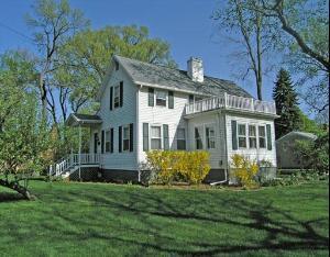 493 Geneva Rd., Glen Ellyn, IL 60137