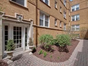 634 W Roscoe St. #2N, Chicago, IL 60657
