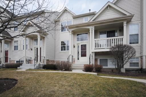 872 Essex Cir., Grayslake, IL 60030