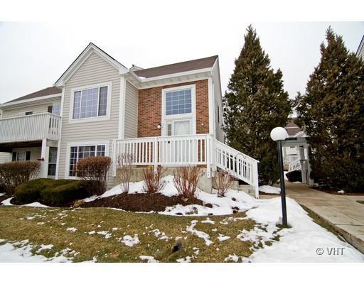 701 Hidden Creek Ln., North Aurora, IL 60542