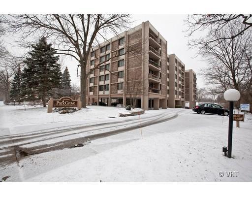 1110 Grove St. #6E, Downers Grove, IL 60515