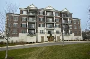 446 Mcdaniels Cir. #404, Clarendon Hills, IL 60514
